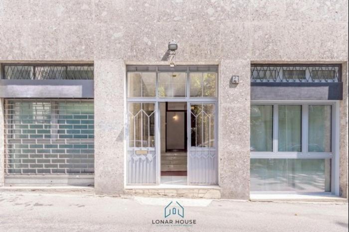 Center Jacuzzi Deluxe Loft Apartment