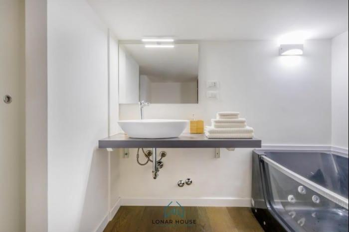 Apartment Center Jacuzzi Deluxe Loft *
