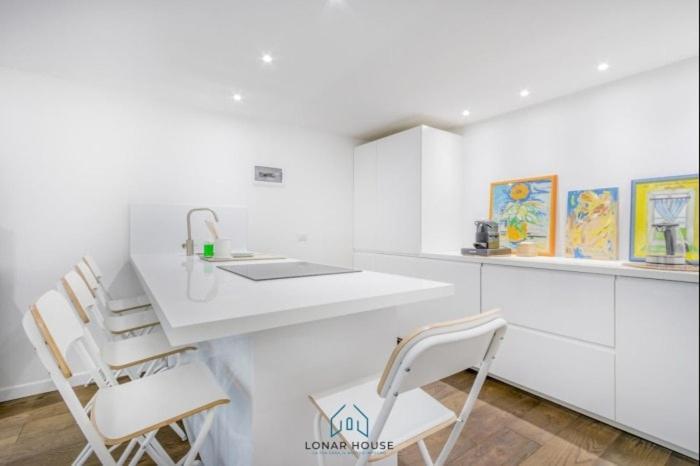 Center Jacuzzi Deluxe Loft Apartment