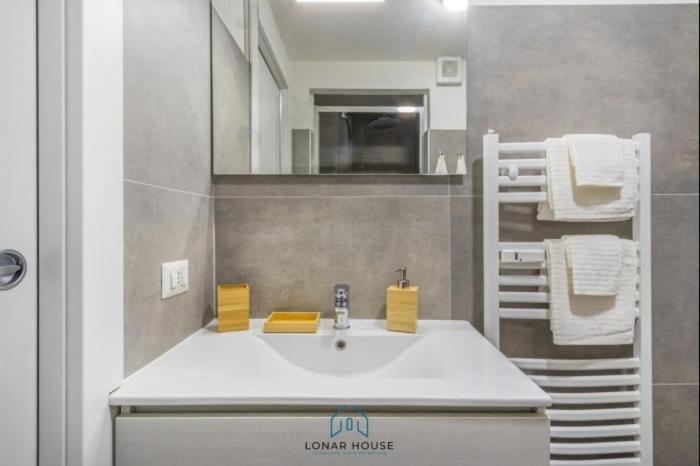 Center Jacuzzi Deluxe Loft Apartment Mailand